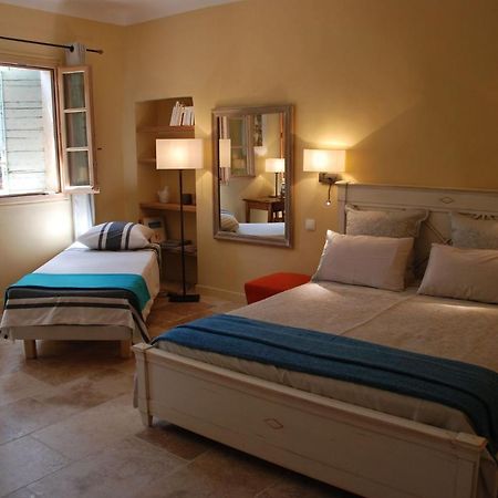 Le Moulin Des Pinchinats Bed & Breakfast Aix-en-Provence Bagian luar foto