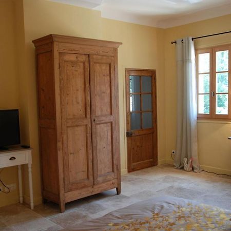 Le Moulin Des Pinchinats Bed & Breakfast Aix-en-Provence Bagian luar foto