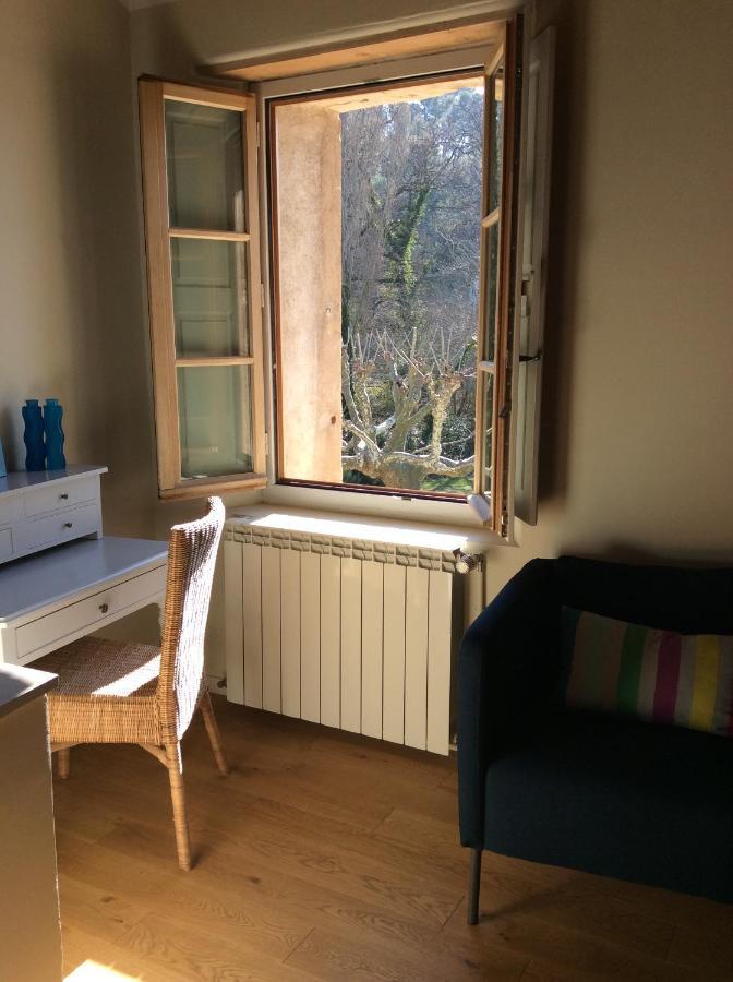 Le Moulin Des Pinchinats Bed & Breakfast Aix-en-Provence Bagian luar foto