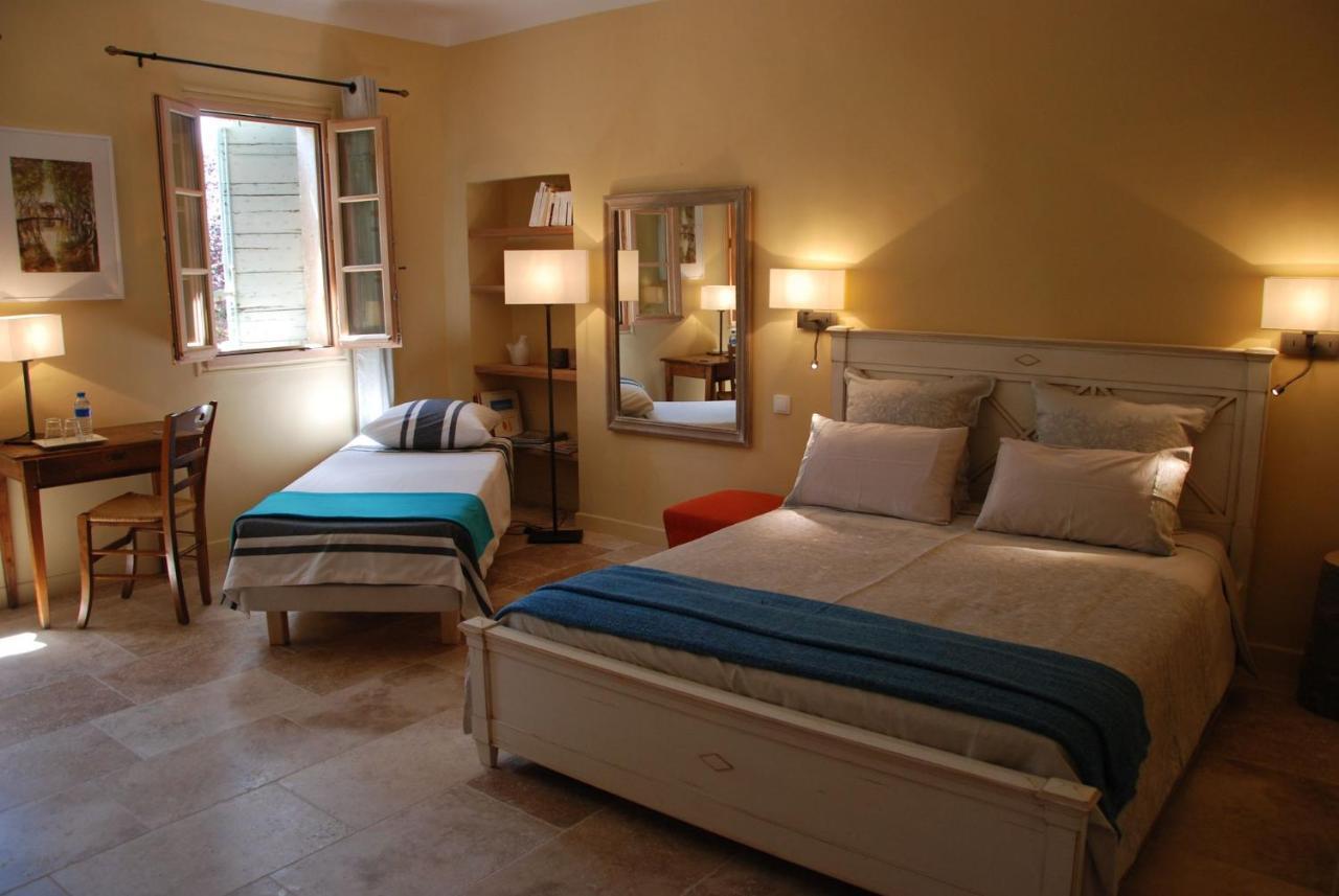 Le Moulin Des Pinchinats Bed & Breakfast Aix-en-Provence Bagian luar foto