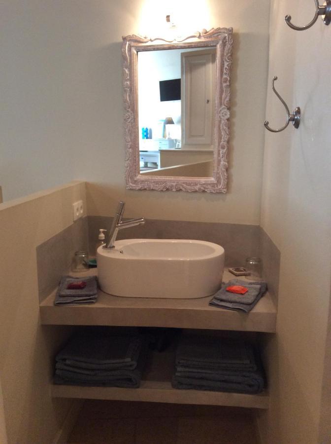 Le Moulin Des Pinchinats Bed & Breakfast Aix-en-Provence Bagian luar foto
