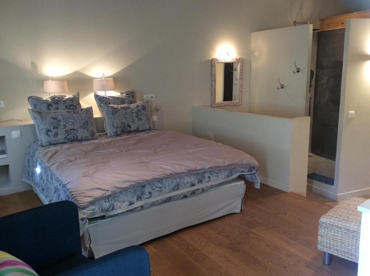 Le Moulin Des Pinchinats Bed & Breakfast Aix-en-Provence Bagian luar foto