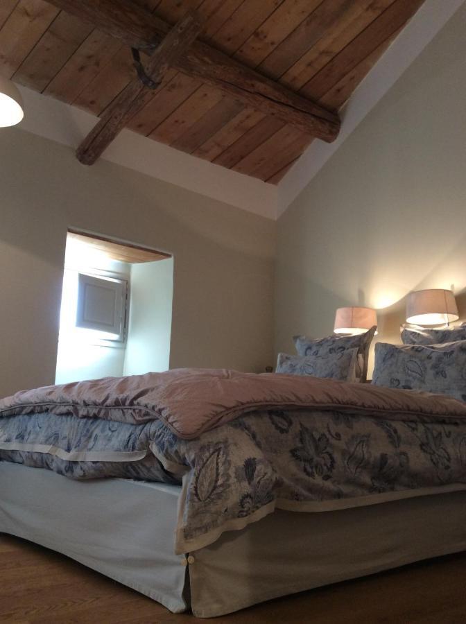 Le Moulin Des Pinchinats Bed & Breakfast Aix-en-Provence Bagian luar foto