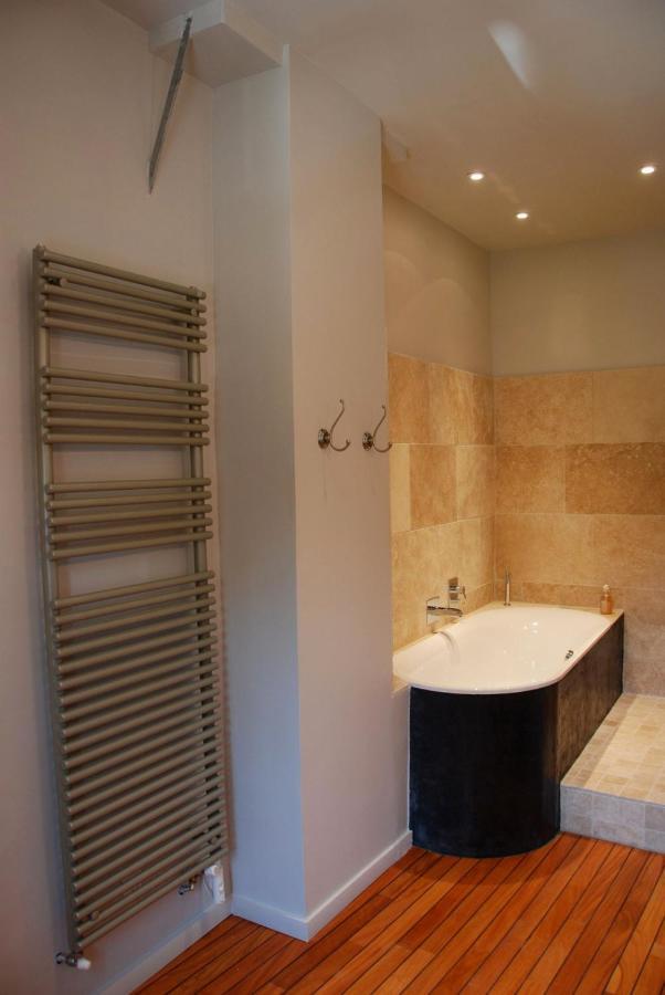 Le Moulin Des Pinchinats Bed & Breakfast Aix-en-Provence Bagian luar foto