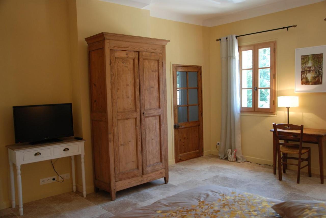 Le Moulin Des Pinchinats Bed & Breakfast Aix-en-Provence Bagian luar foto