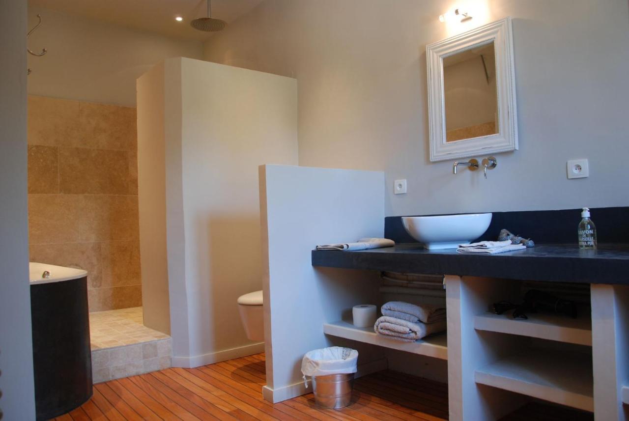 Le Moulin Des Pinchinats Bed & Breakfast Aix-en-Provence Bagian luar foto